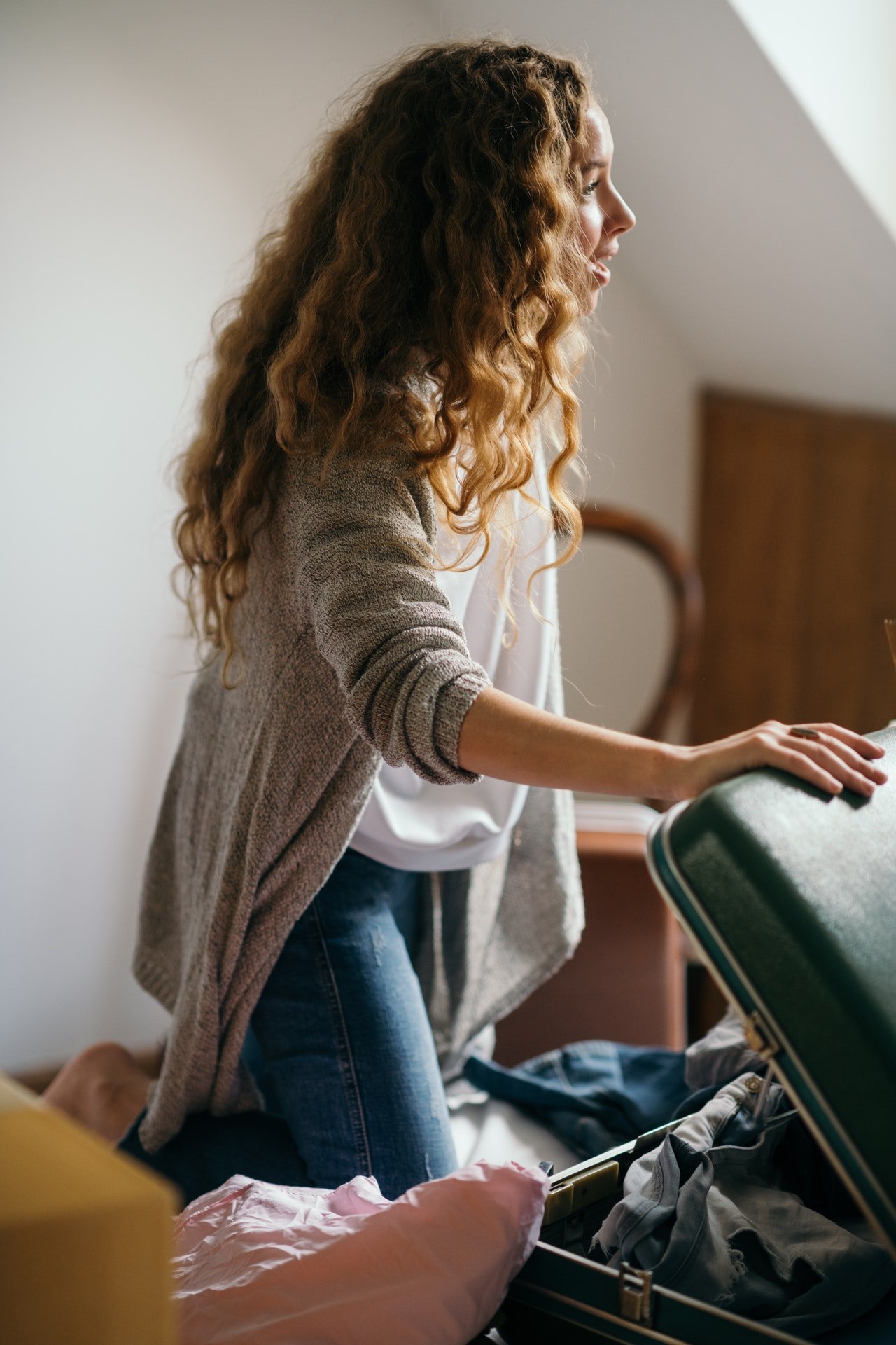 Molly packed her bags and left. | Source: Pexels