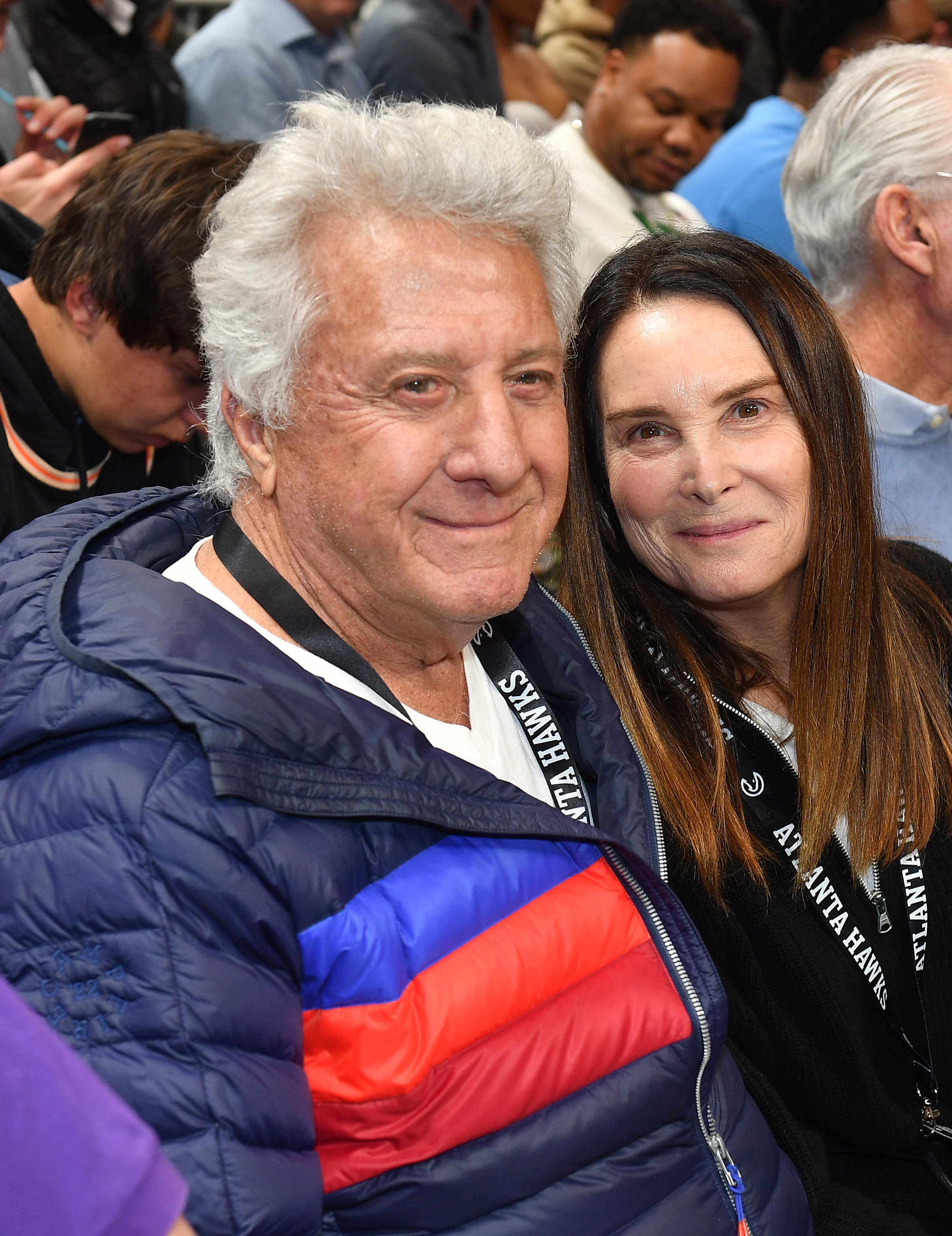 Dustin Hoffman and Lisa Hoffman at the game between the New York Knicks and the Atlanta Hawks in Atlanta, Georgia on February 15, 2023. | Source: Getty Images