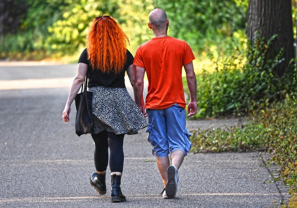Pareja paseando / Imagen tomada de: Pixabay