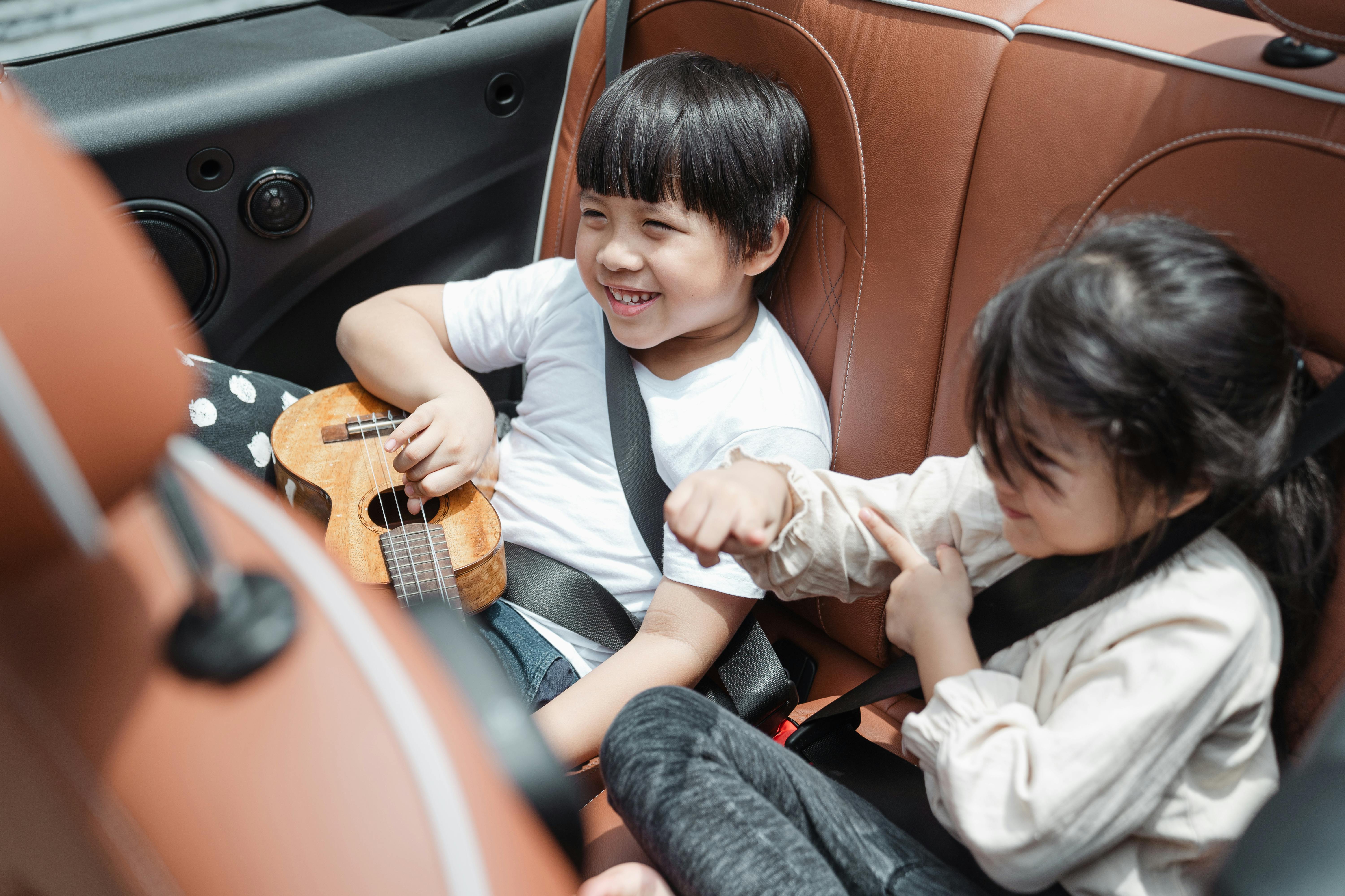 Happy children in the backseat of a car | Source: Pexels