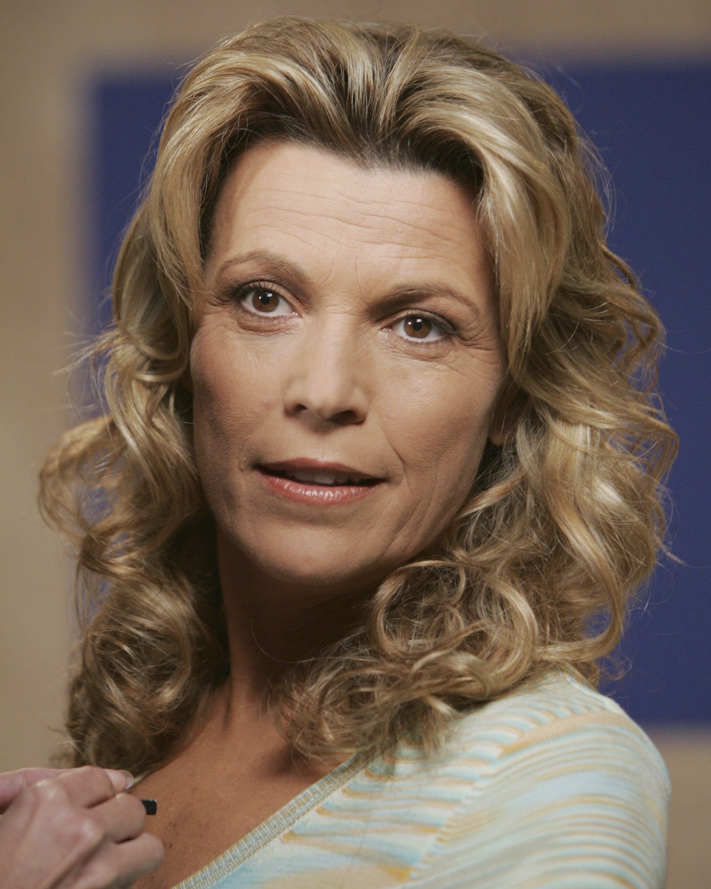 "Wheel of Fortune" hostess Vanna White answers media questions prior to taping the show at the Broward County Convention Center on December 9, 2005 in Fort Lauderdale, Florida | Photo: Getty Images