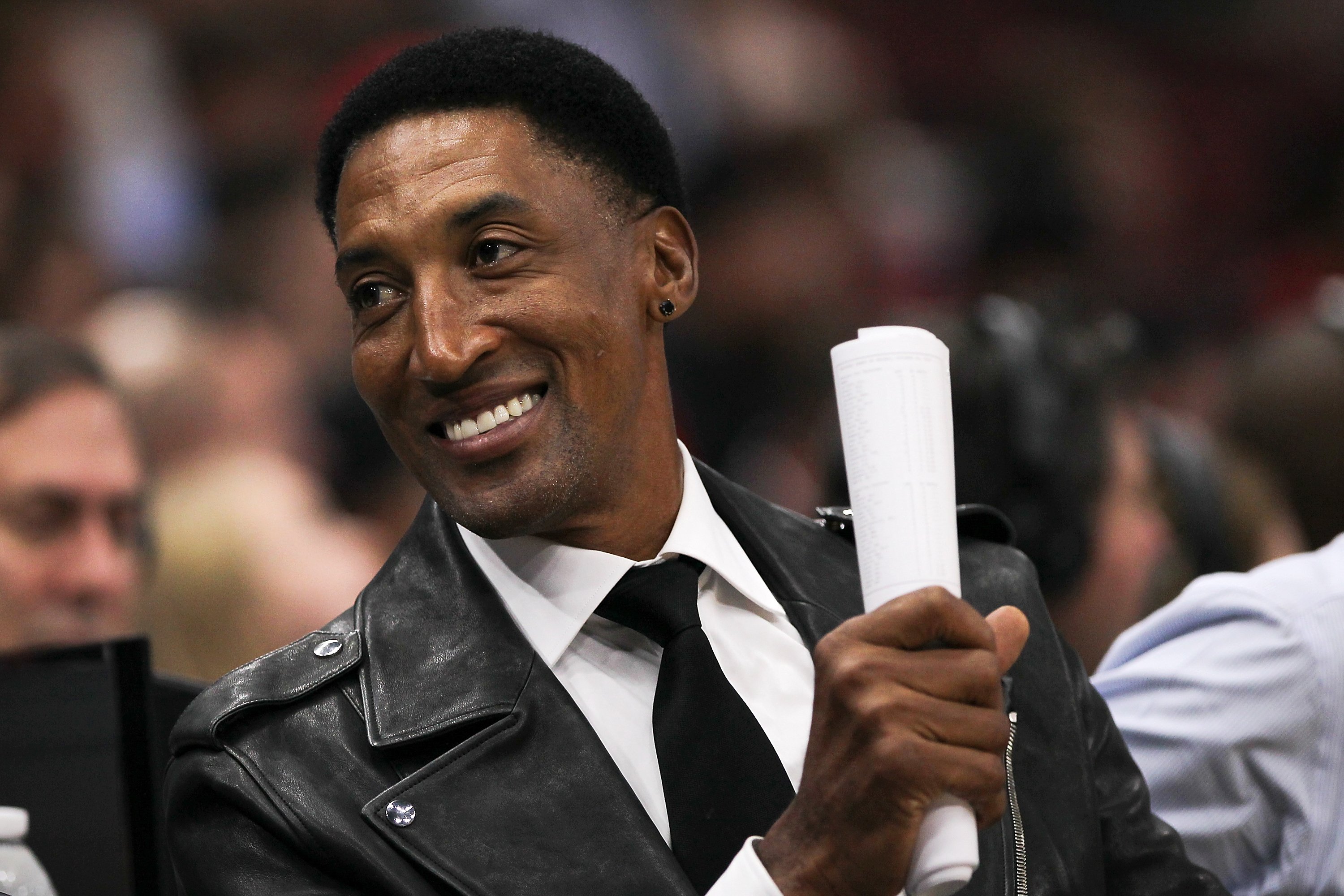 Scottie Pippen pictured at  the game between the Chicago Bulls and San Antonio Spurs at the United Center, 2017, Chicago, Illinois. | Photo: Getty Images 