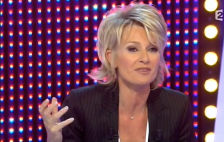 Sophie Davant dans le numéro de "Panique dans l'oreillette", présenté par Frédéric Lopez, le 25 mars 2009. | Youtube/Panique dans l'oreillette Sophie Davant dans le numéro de "Panique dans l'oreillette", présenté par Frédéric Lopez, le 25 mars 2009. | Youtube/Panique dans l'oreillette