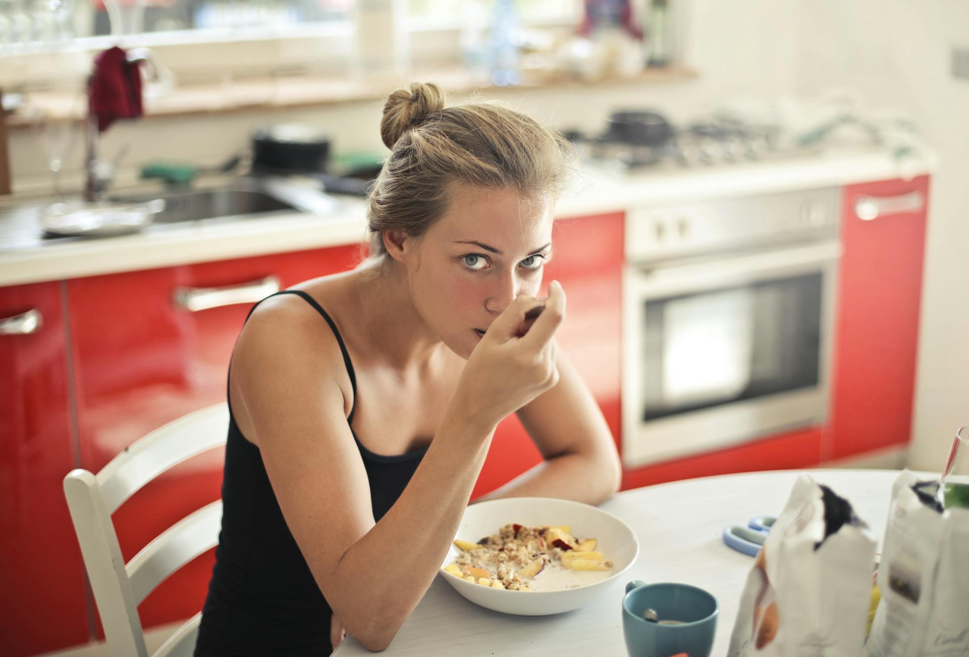 A woman eating cereals | Source: Pexels