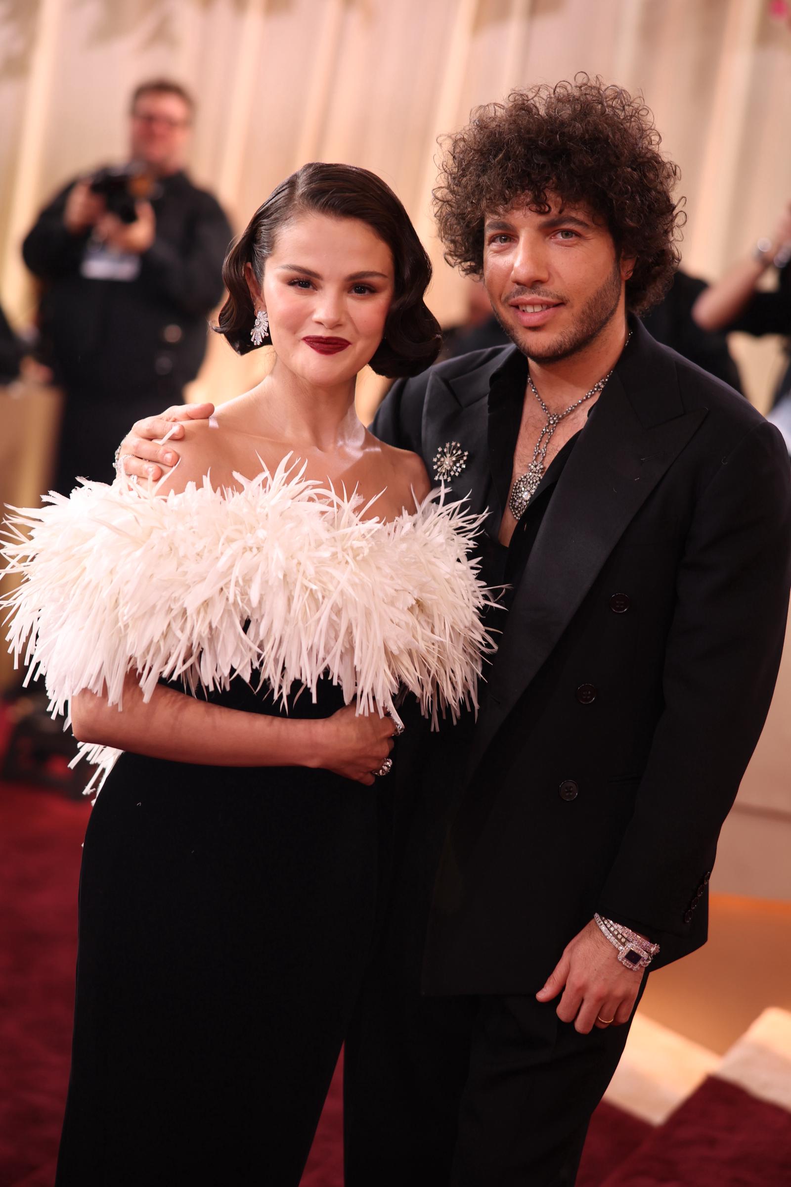 Benny Blanco wrapping his arm around Selena Gomez as the duo pose for photos. | Source: Getty Images