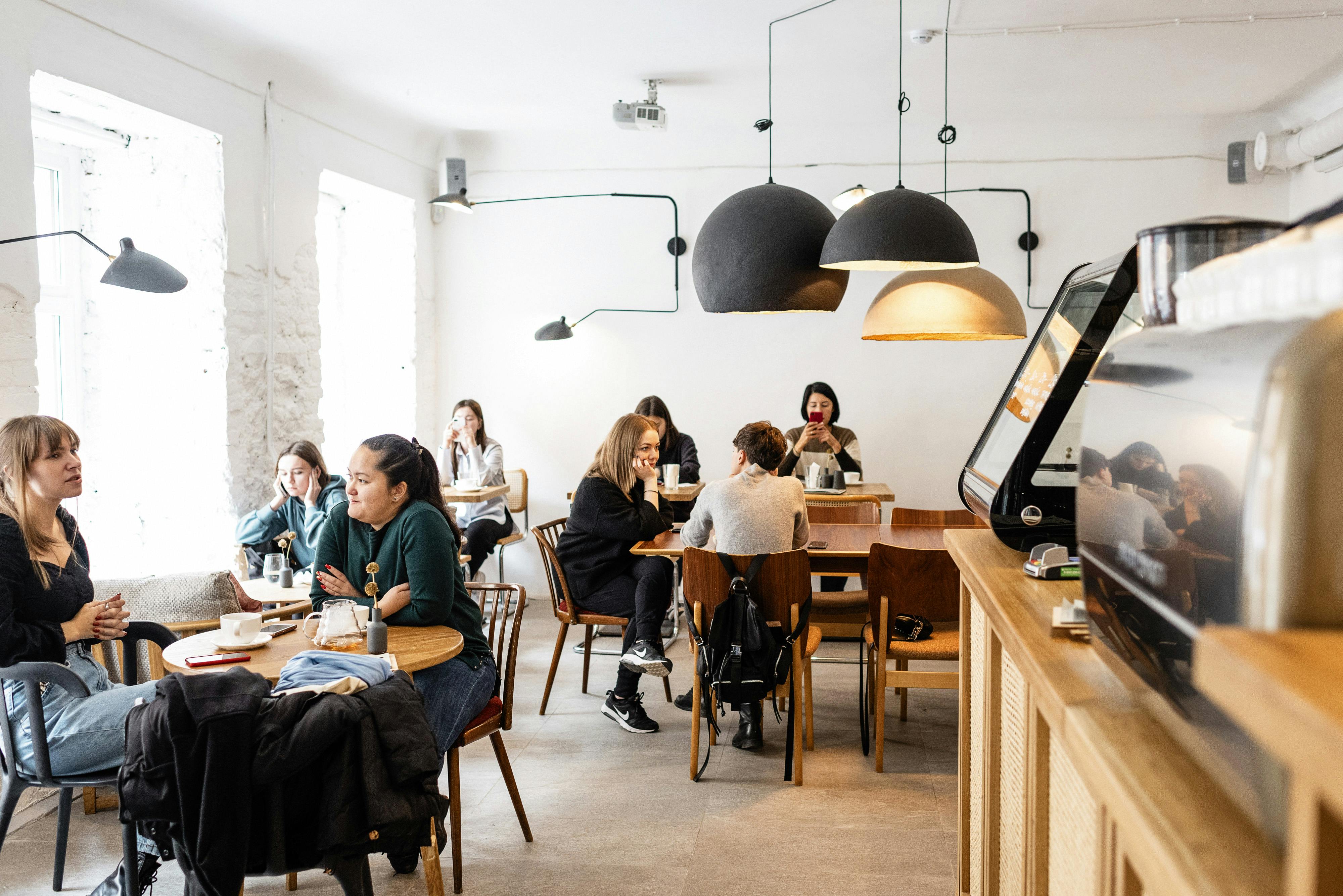 A busy cafe | Source: Pexels