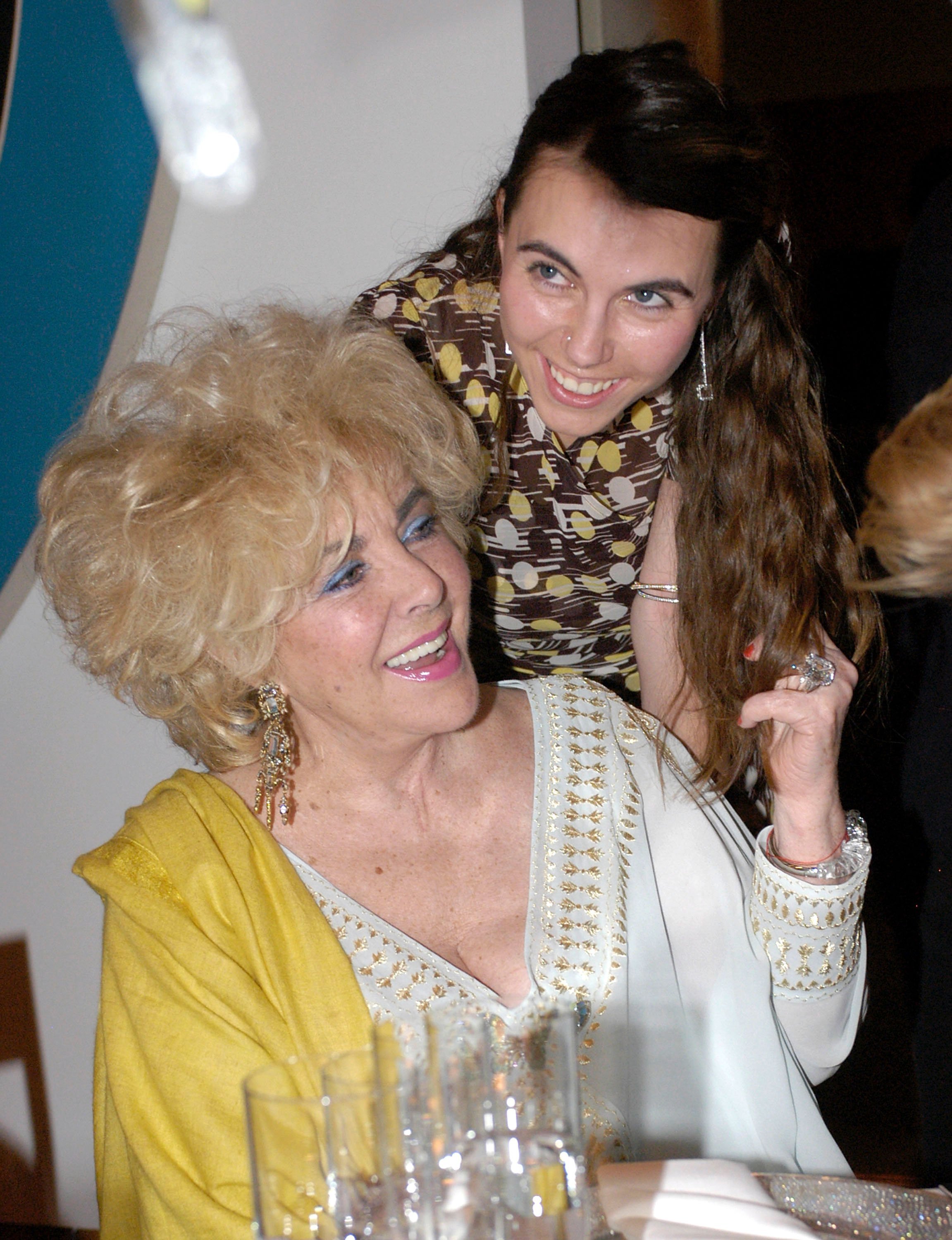 Elizabeth Taylor y su nieta Naomi Wilding. I Fuente: Getty Images.