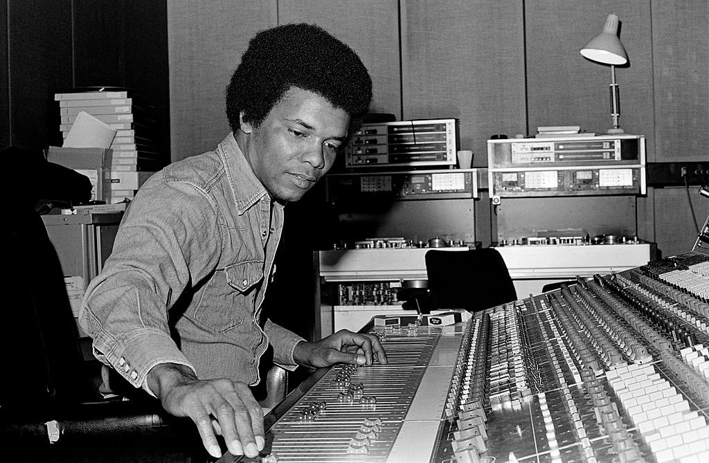 Johnny Nash recording at Whitfield Street Studios on January 01, 1975 | Photo: Getty Images