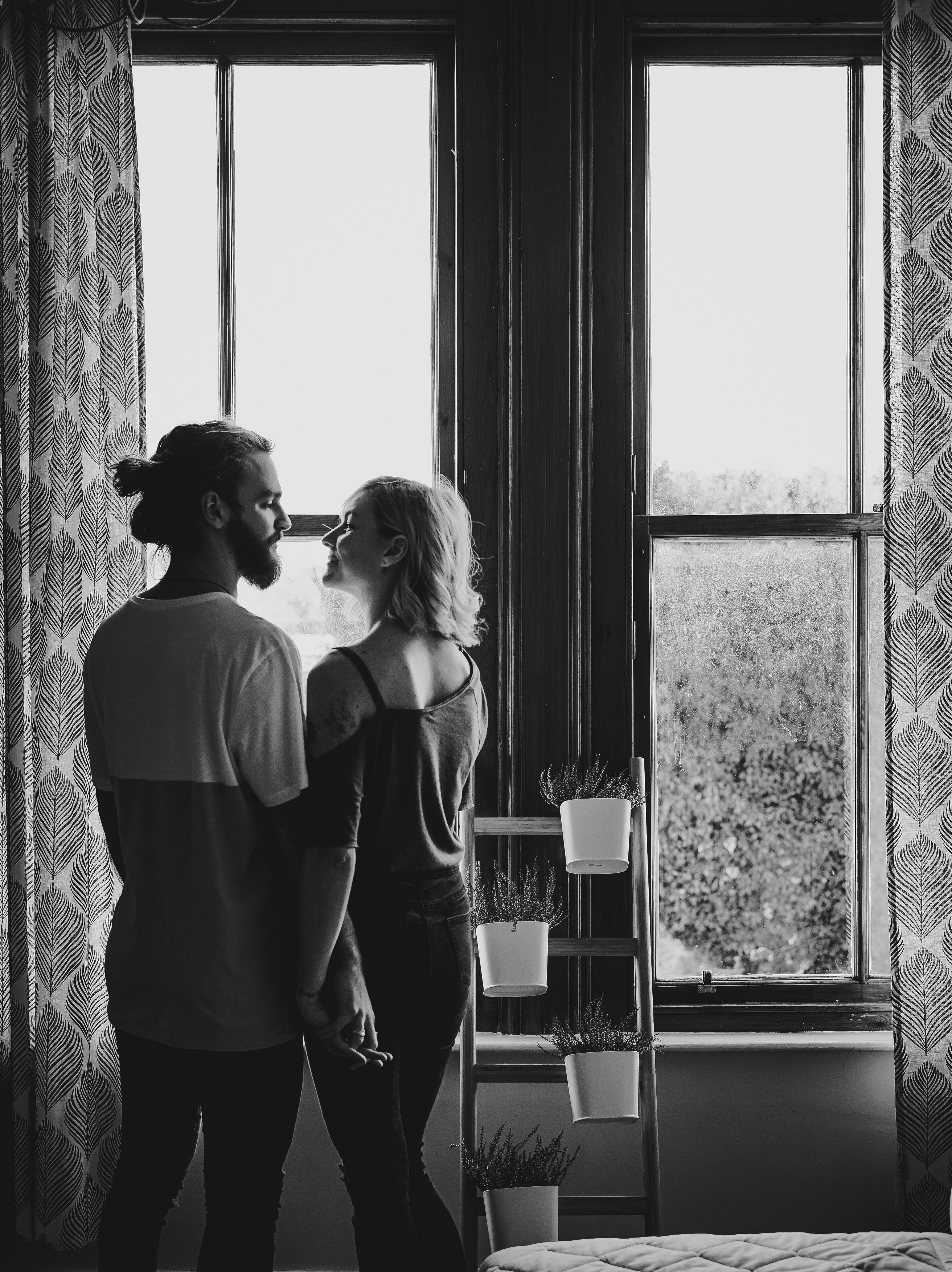 A grayscale image of a couple | Source: Unsplash