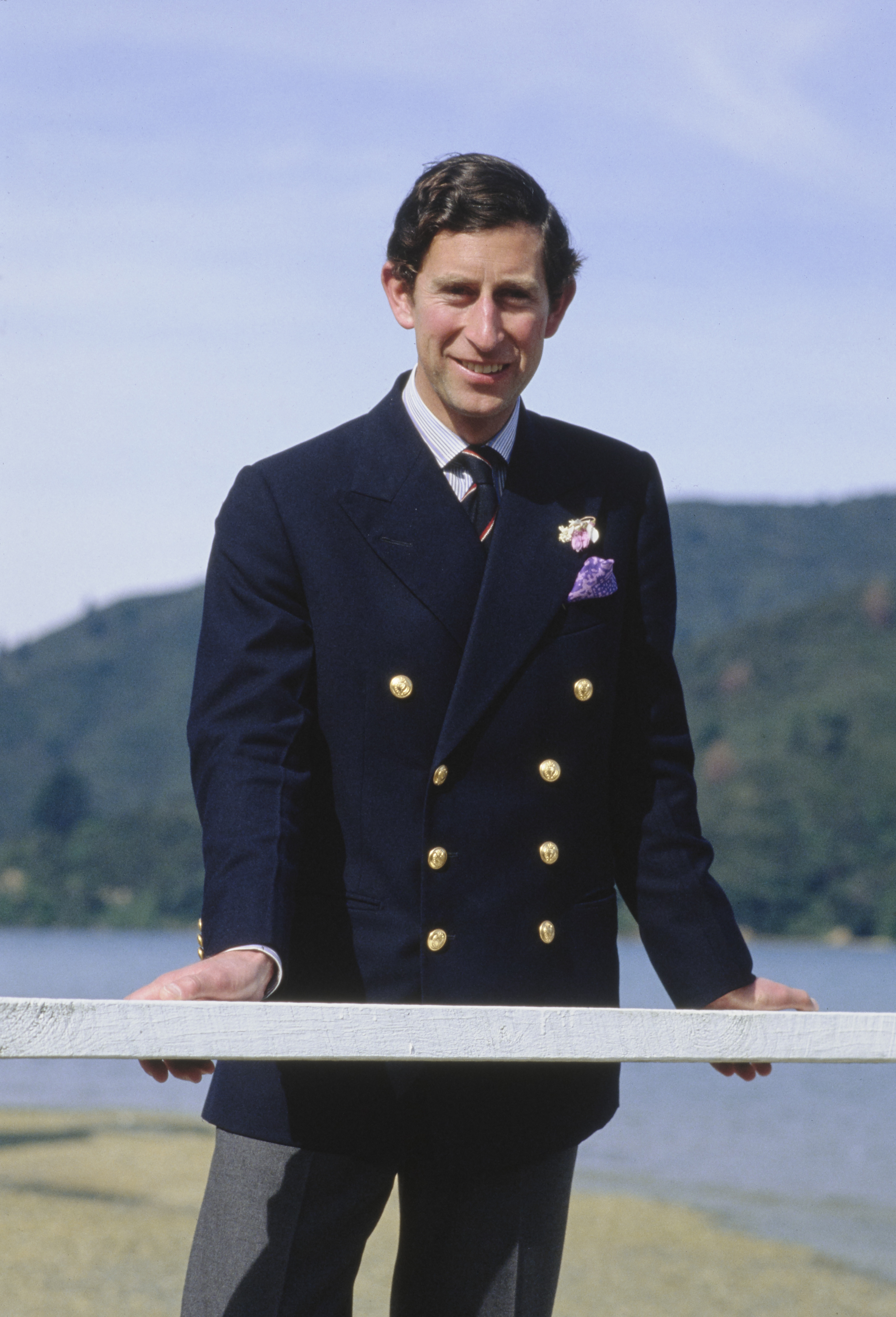 Prince Charles smiles in Anakiwa, New Zealand, April 1981. | Source: Getty Images