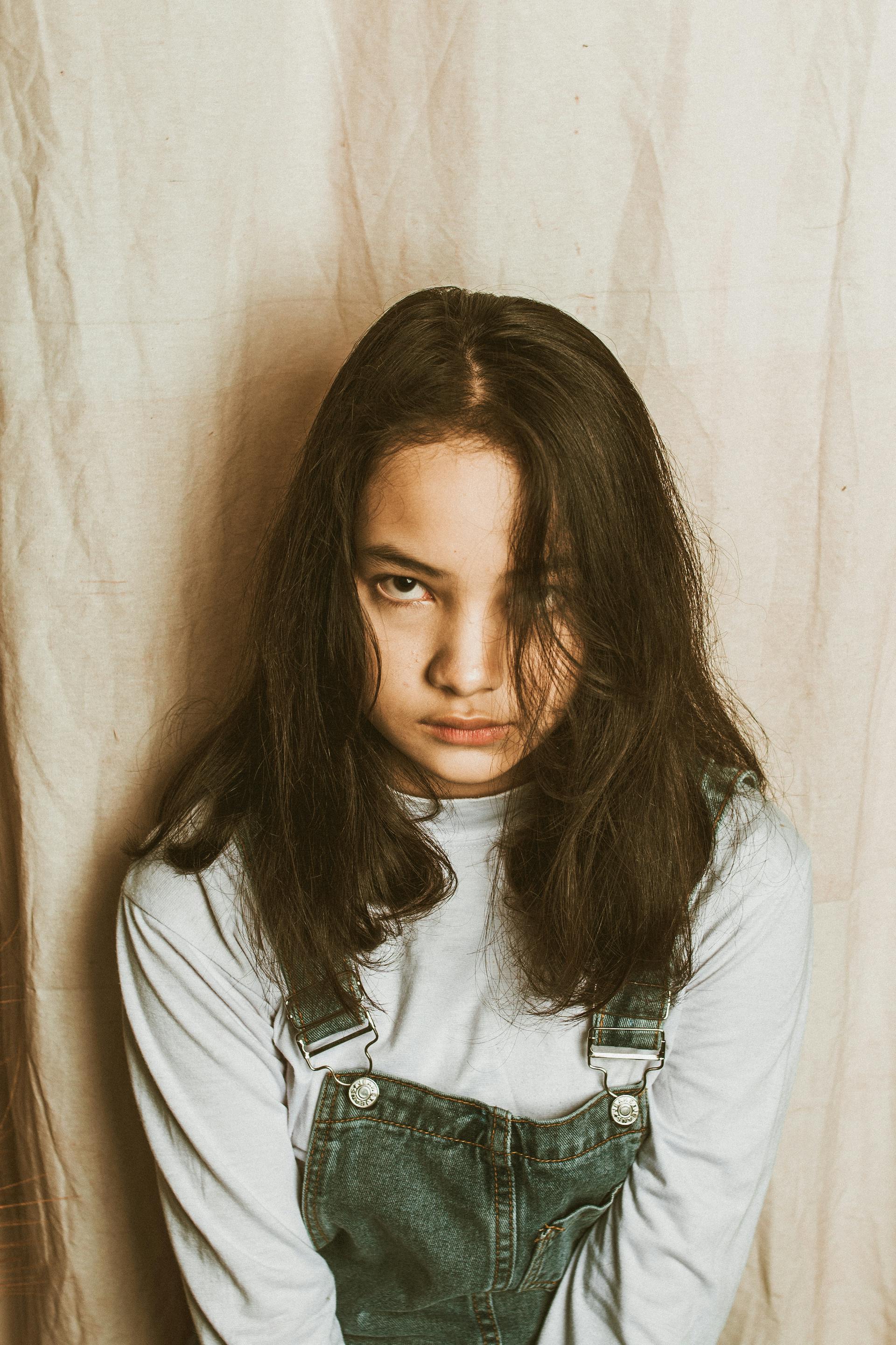 Unhappy teen girl looking up | Source: Pexels