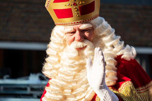 Bild eines Darstellers von "Sinterklaas" (Santa Clause/Weihnachtsmann), 17. November 2018, Kampen | Quelle: Getty Images
