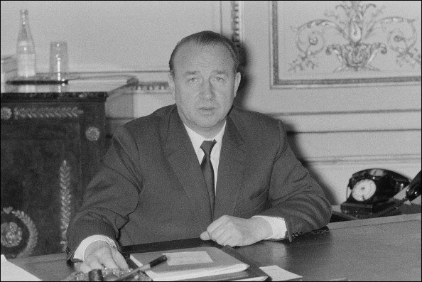 Raymond Marcellin dans son bureau à Paris, France, le 20 octobre 1968. | Photo : Getty Images Raymond Marcellin dans son bureau à Paris, France, le 20 octobre 1968. | Photo : Getty Images