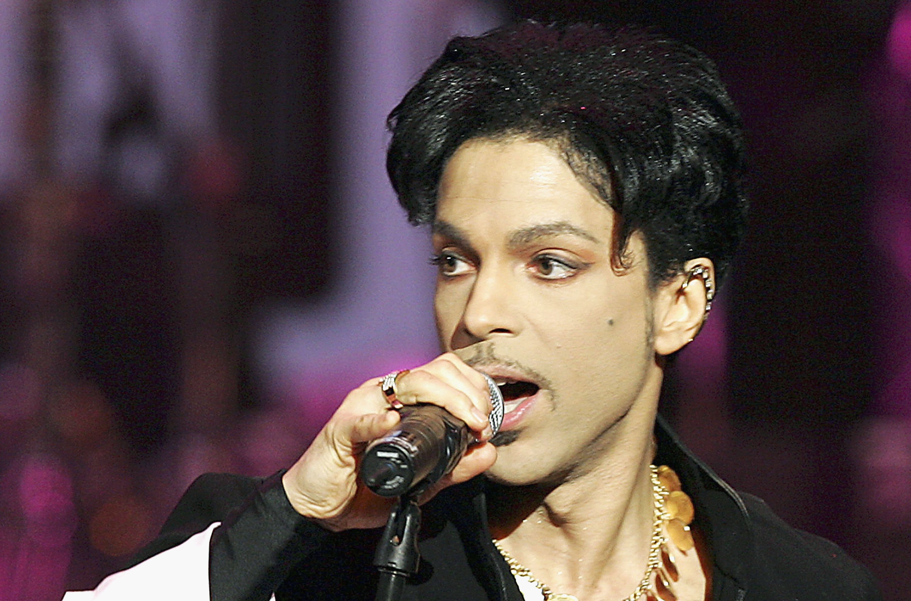 Prince performs onstage at the 36th Annual NAACP Image Awards at the Dorothy Chandler Pavilion on March 19, 2005, in Los Angeles, California. | Source: Getty Images