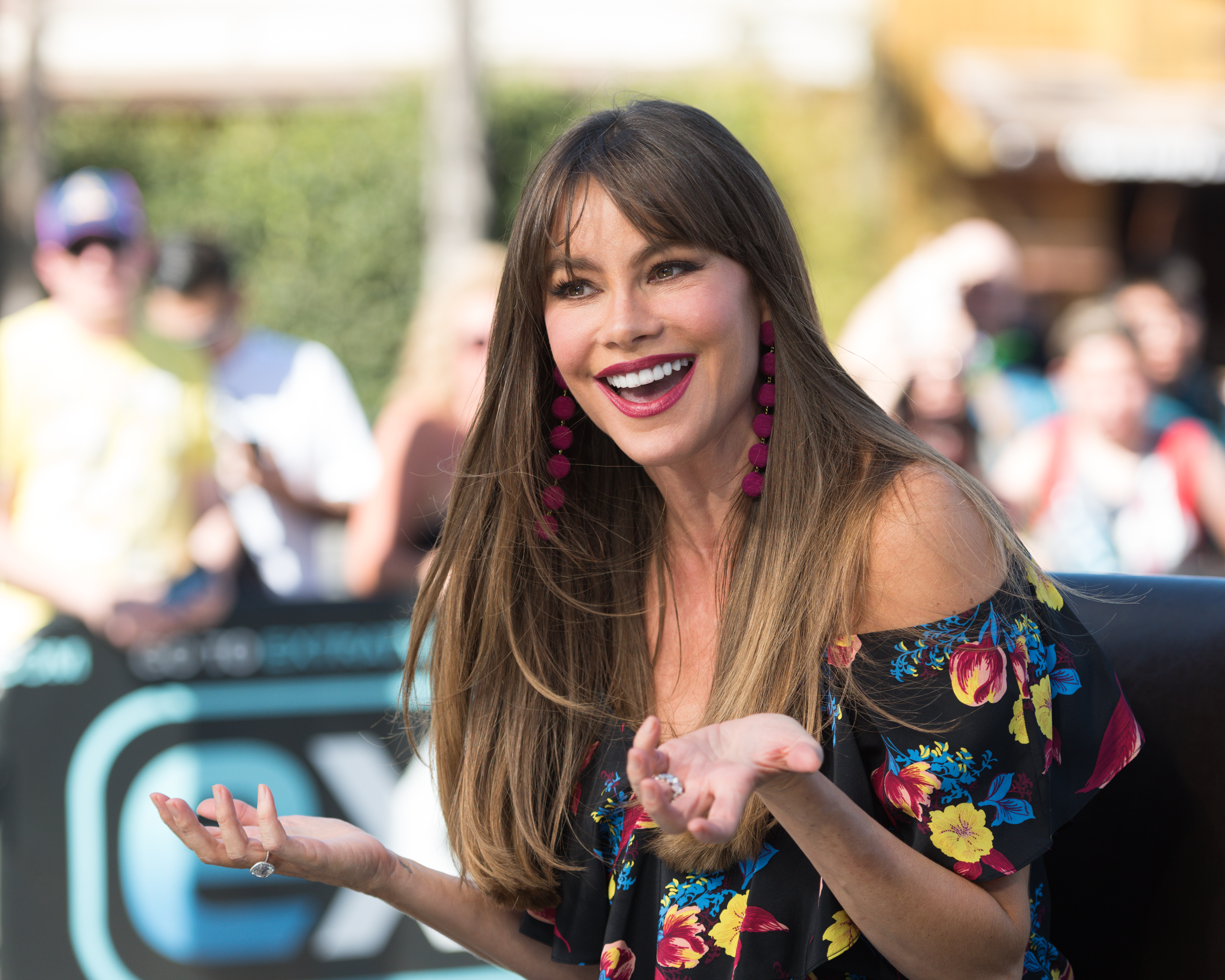 Sofia Vergara visits "Extra" at Universal Studios Hollywood in Universal City, California on October 23, 2017 | Source: Getty Images