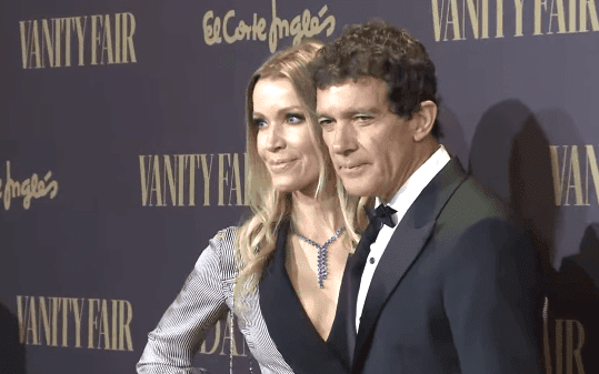 Antonio Banderas y su novia, Nicole Kimpel. | Foto: YouTube /Chance Antonio Banderas y su novia, Nicole Kimpel. | Foto: YouTube /Chance