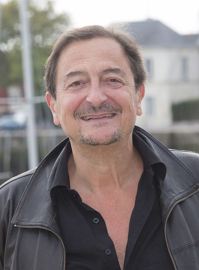 Wladimir Yordanoff pose pendant le ''Un petit bout de France'' Photocall au Festival de Télévision de fiction de La Rochelle le 15 septembre 2012. | Photo : Getty Images