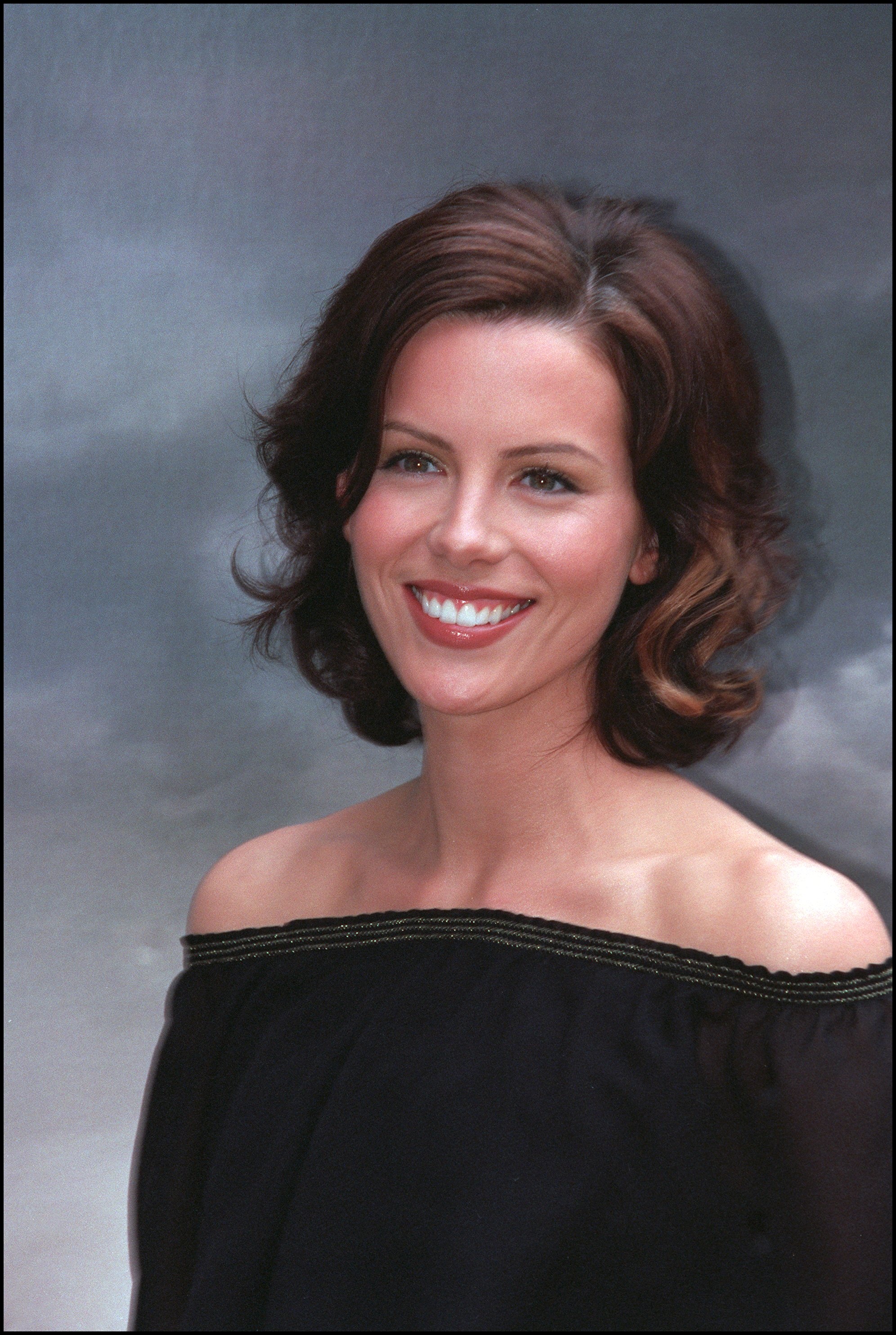 Kate Beckinsale on a photo-call for "Pearl Harbor" in Paris, France on June 1, 2001. | Source: Getty Images