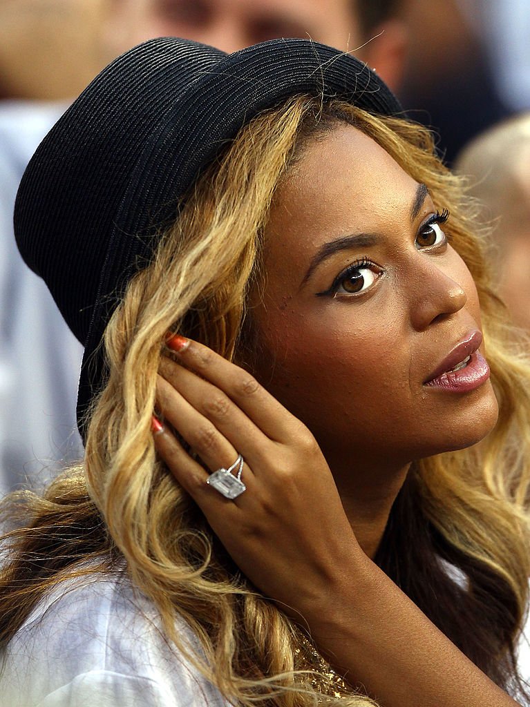 Beyoncé's engagement ring shown while she watched Day Fifteen of the 2011 US Open at the USTA Billie Jean King National Tennis Center, 2011. | Photo: Getty Images