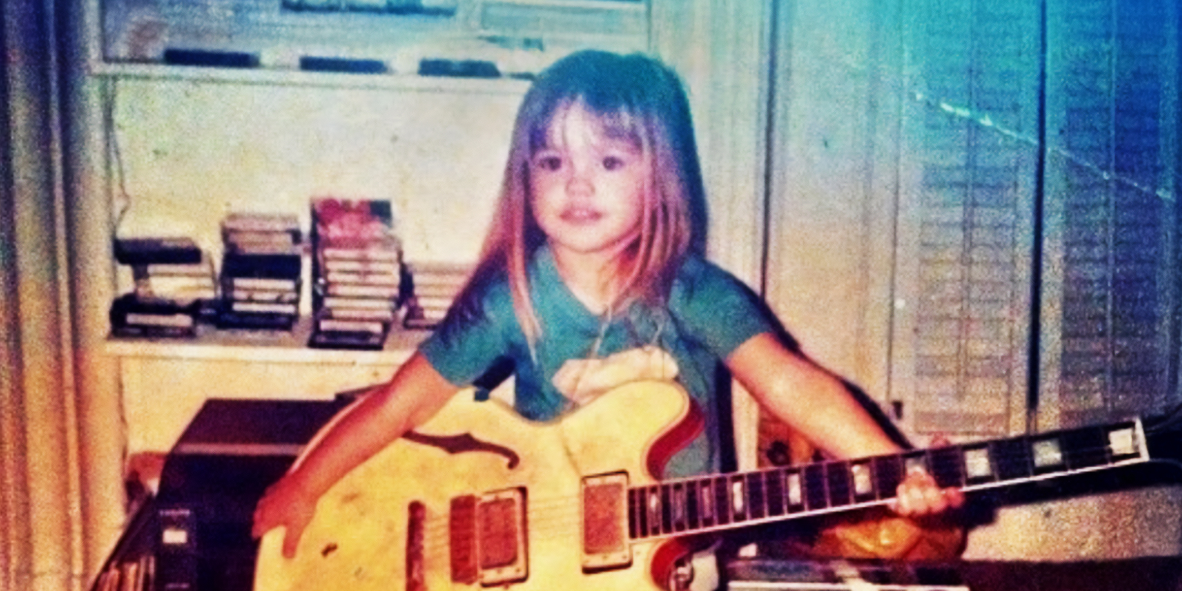A photo of the young girl | Source: Instagram/minkakelly