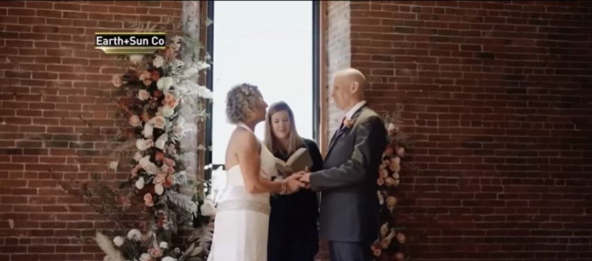 Un patient atteint de la maladie d'Alzheimer demande à sa femme de l'épouser après être tombé amoureux pour la deuxième fois | Photo : YouTube / NBC New York