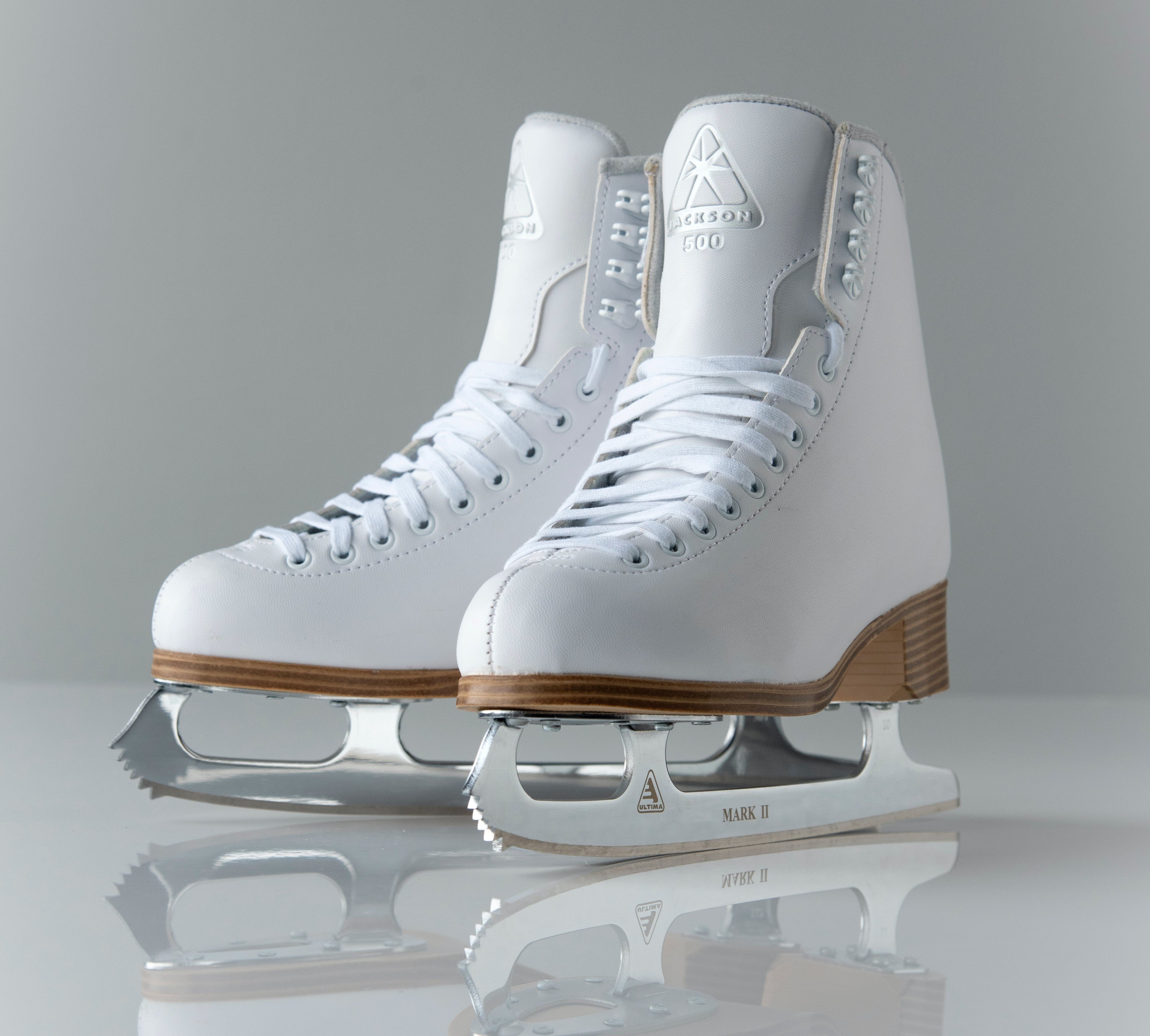 Dana gave Vivian a pair of brand-new skates. | Source: Unsplash