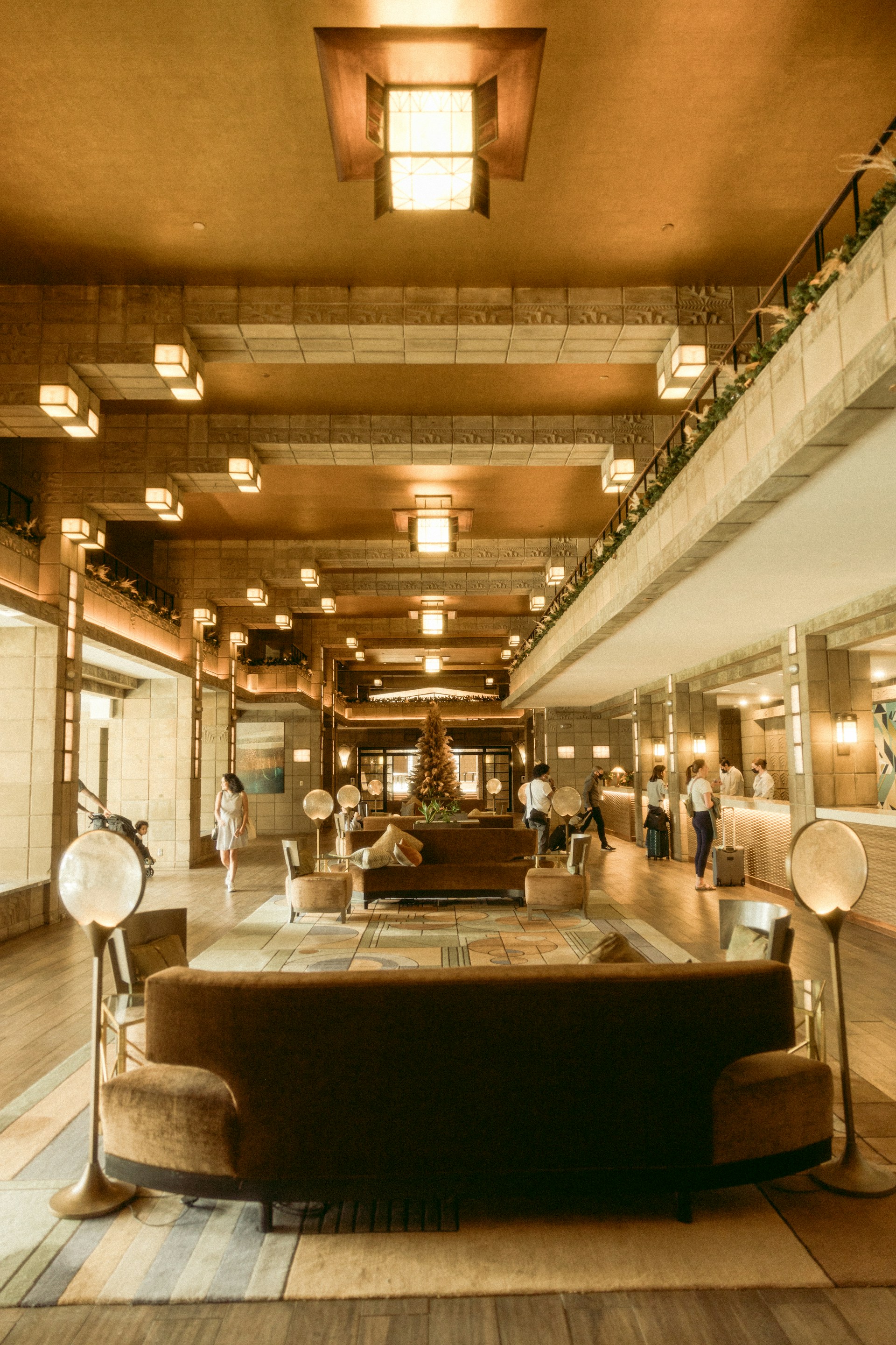 People in a hotel lobby | Source: Unsplash