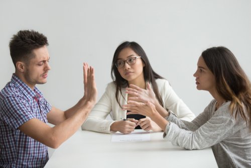 Father not wanting to hear what his daughter wants to say. | Source: Shutterstock.