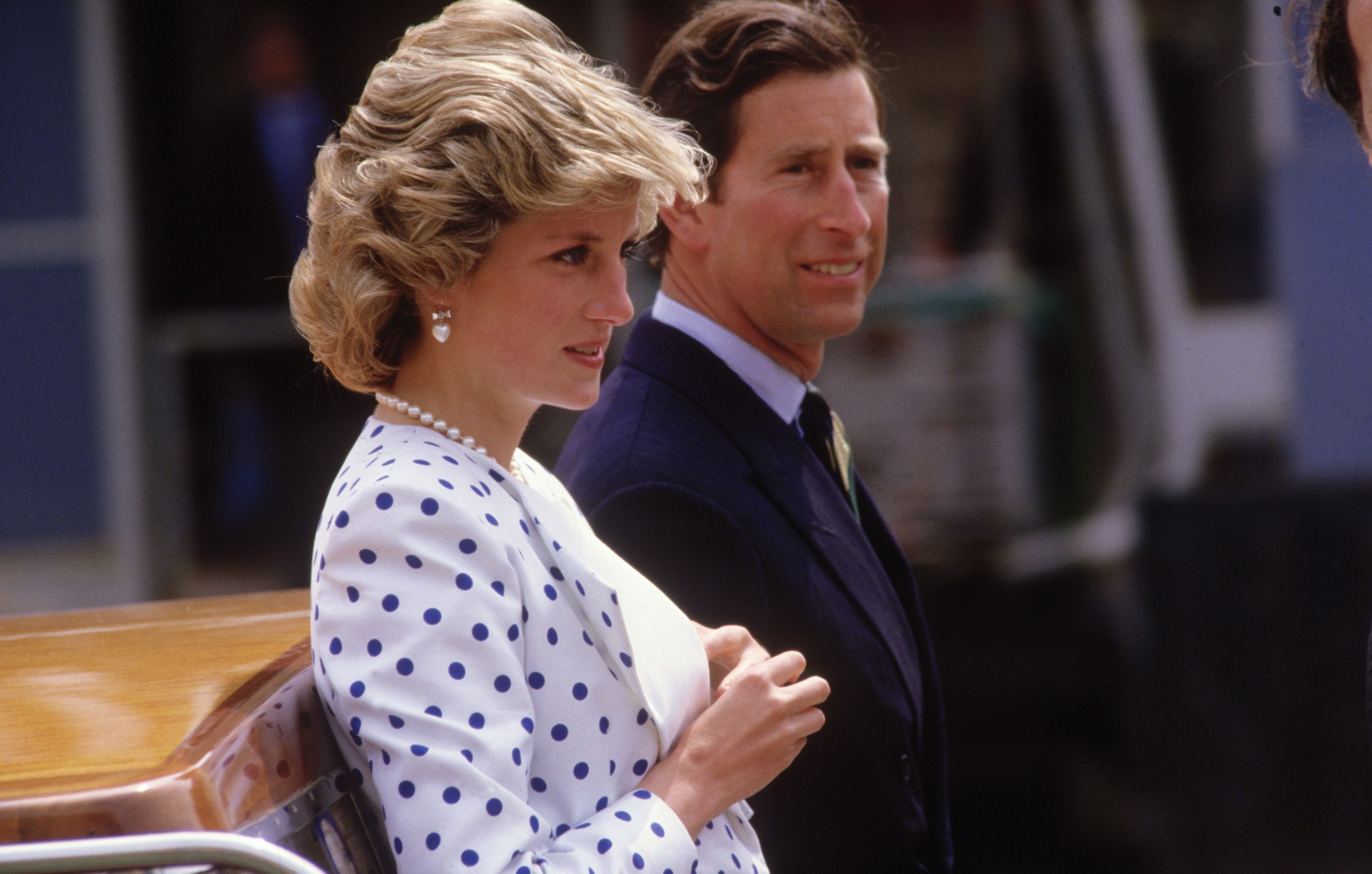 Diana Princess of Wales and Prince Charles travel by motor boat along the Grand Canal in Venice on May 4, 1985 | Photo: Getty Images