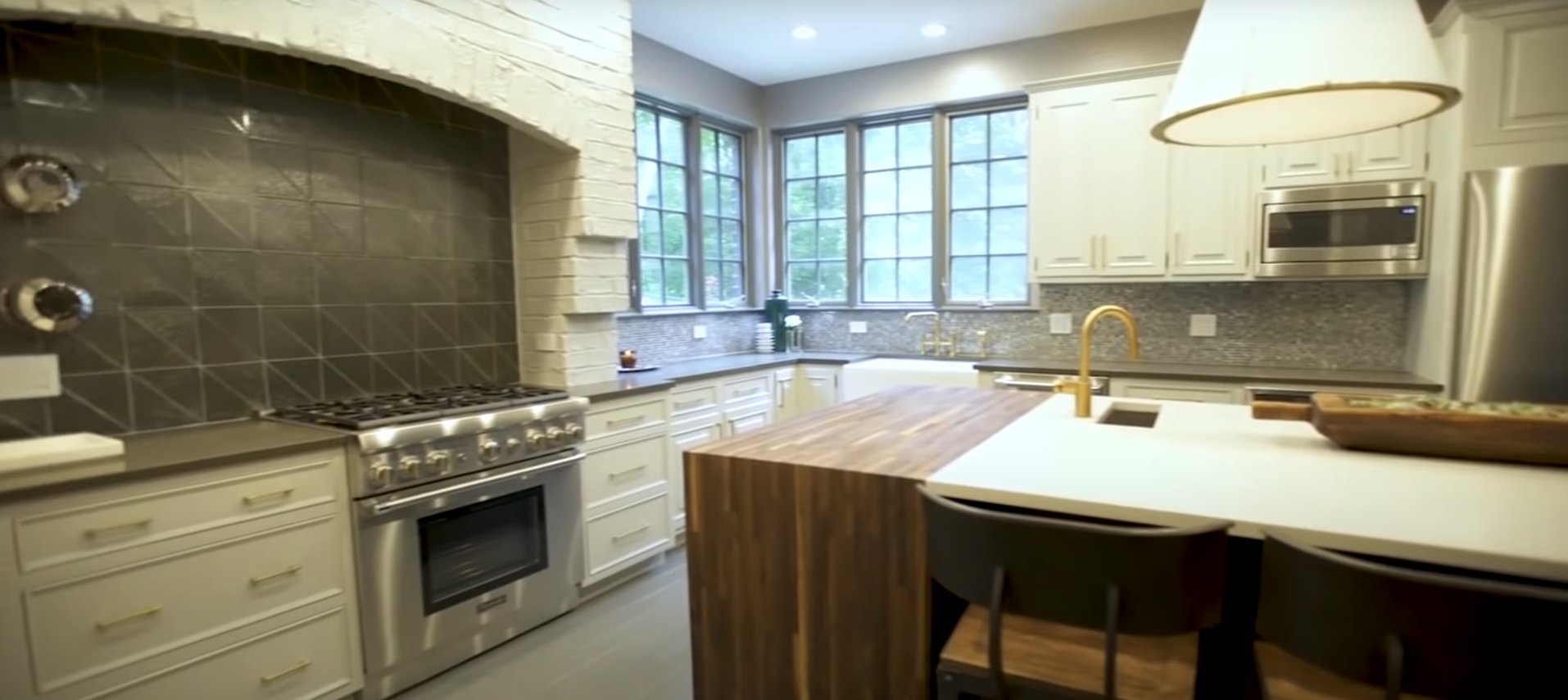 Picture of the interior kitchen design of Wahlberg and McCarthy's home | Source: YouTube/People