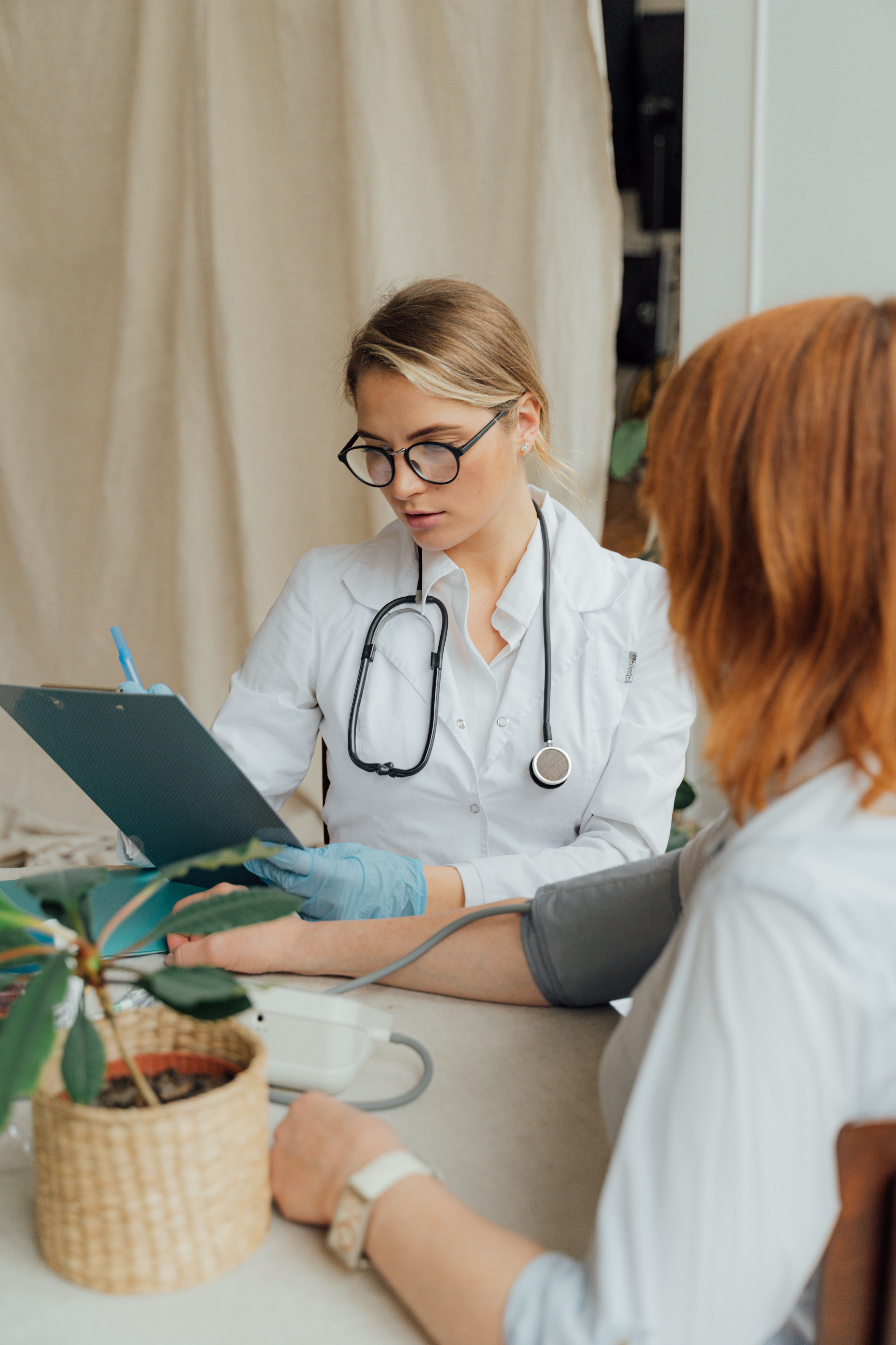 A woman consulting with a health professional | Source: Pexels