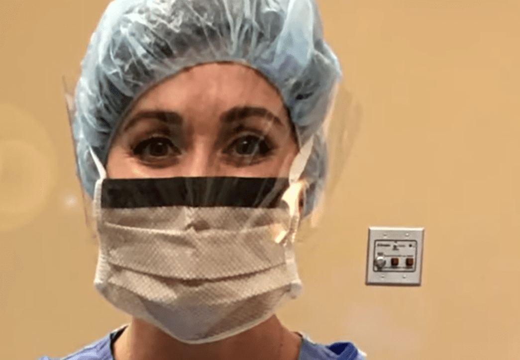Dr. Amanda Hess in her surgical gown. | Source: youtube.com/Good Morning America