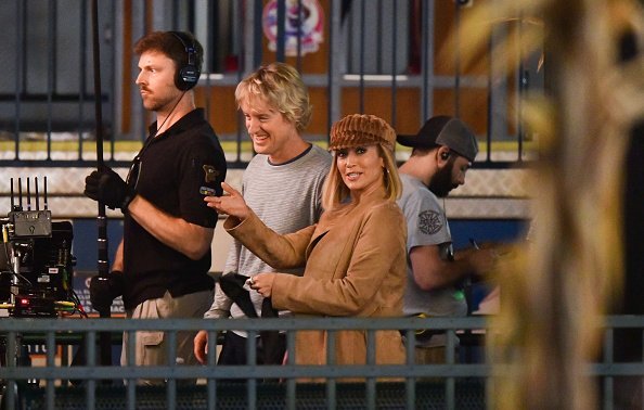 Owen Wilson and Jennifer Lopez on location for "Marry Me" at Deno's Wonder Wheel Amusement Park on October 1, 2019 | Photo: Getty Images