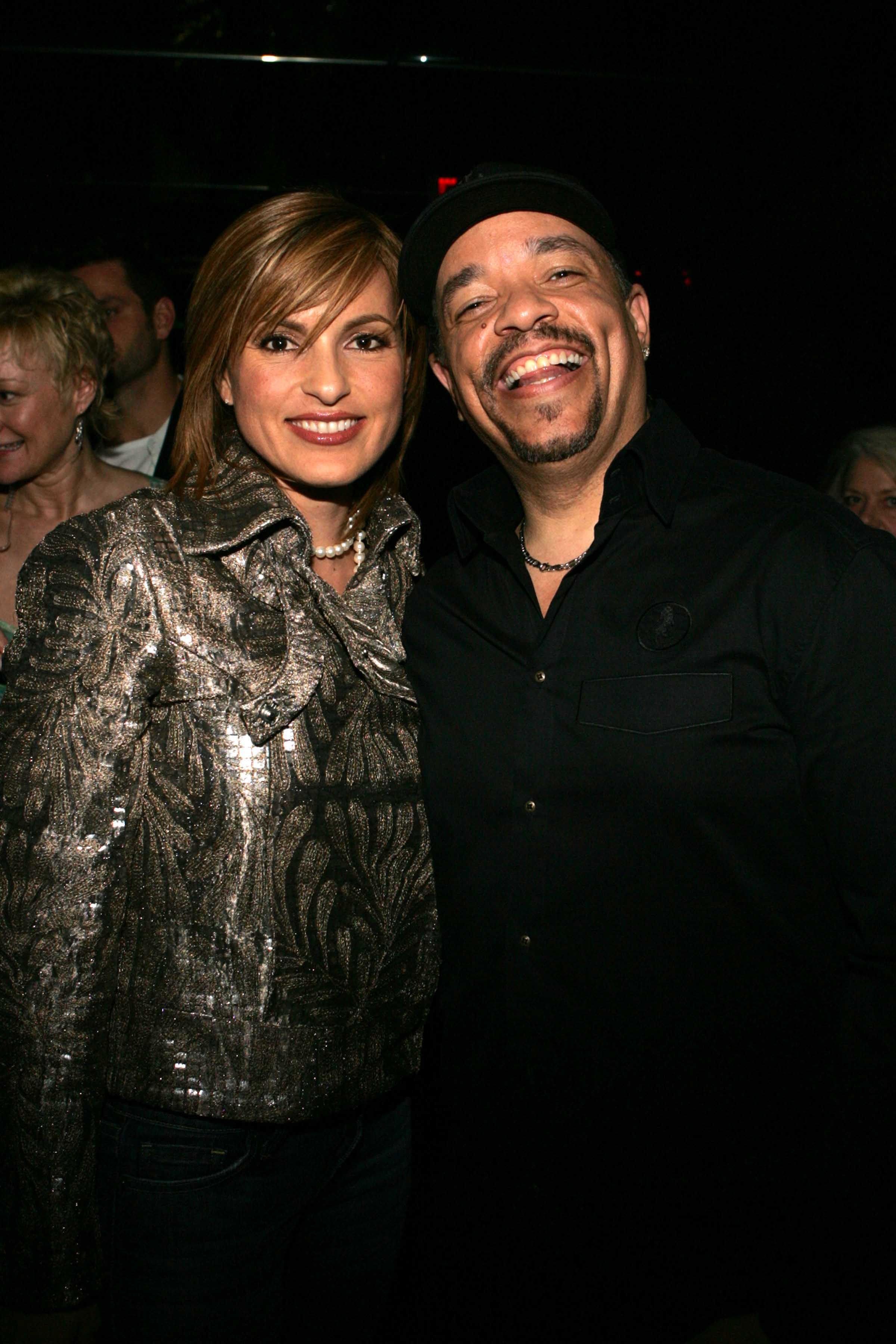 Ice-T and "Law & Order: Special Victims Unit" costar Mariska Hargitay in 2005 | Source: Getty Images
