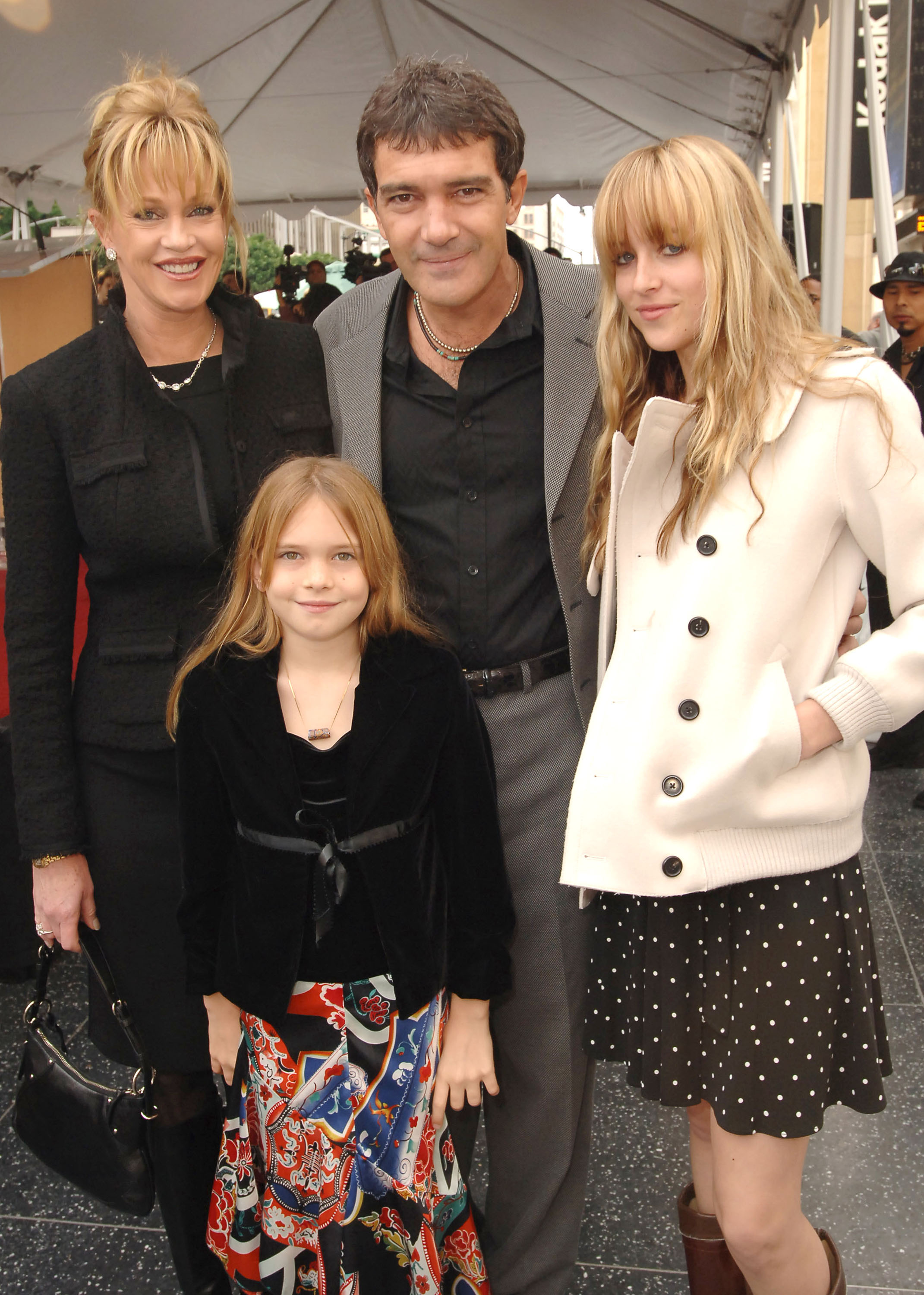 Antonio Banderas, Melanie Griffith, Stella Banderas and Dakota Johnson in Hollywood, California, 2005 | Source: Getty Images