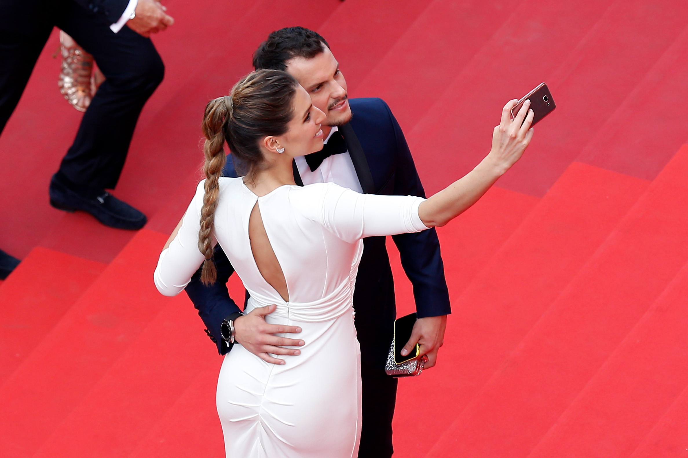 Laury Thilleman and Juan Arbelaez taking a selfie at the Cannes Film Festival in 2017 | Source: Getty Images