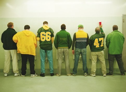 Photo of men lined up in a restroom | Photo: Getty Images