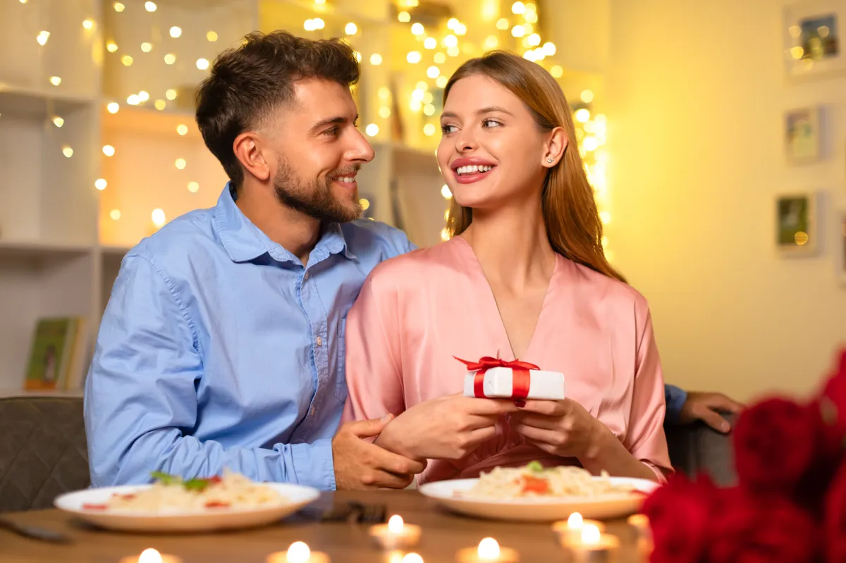 A happy couple celebrating their anniversary over candle-lit dinner | Source: Getty Images