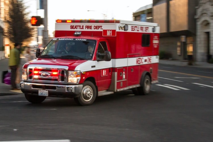 Une voiture d'ambulance. | Photo : Unplash