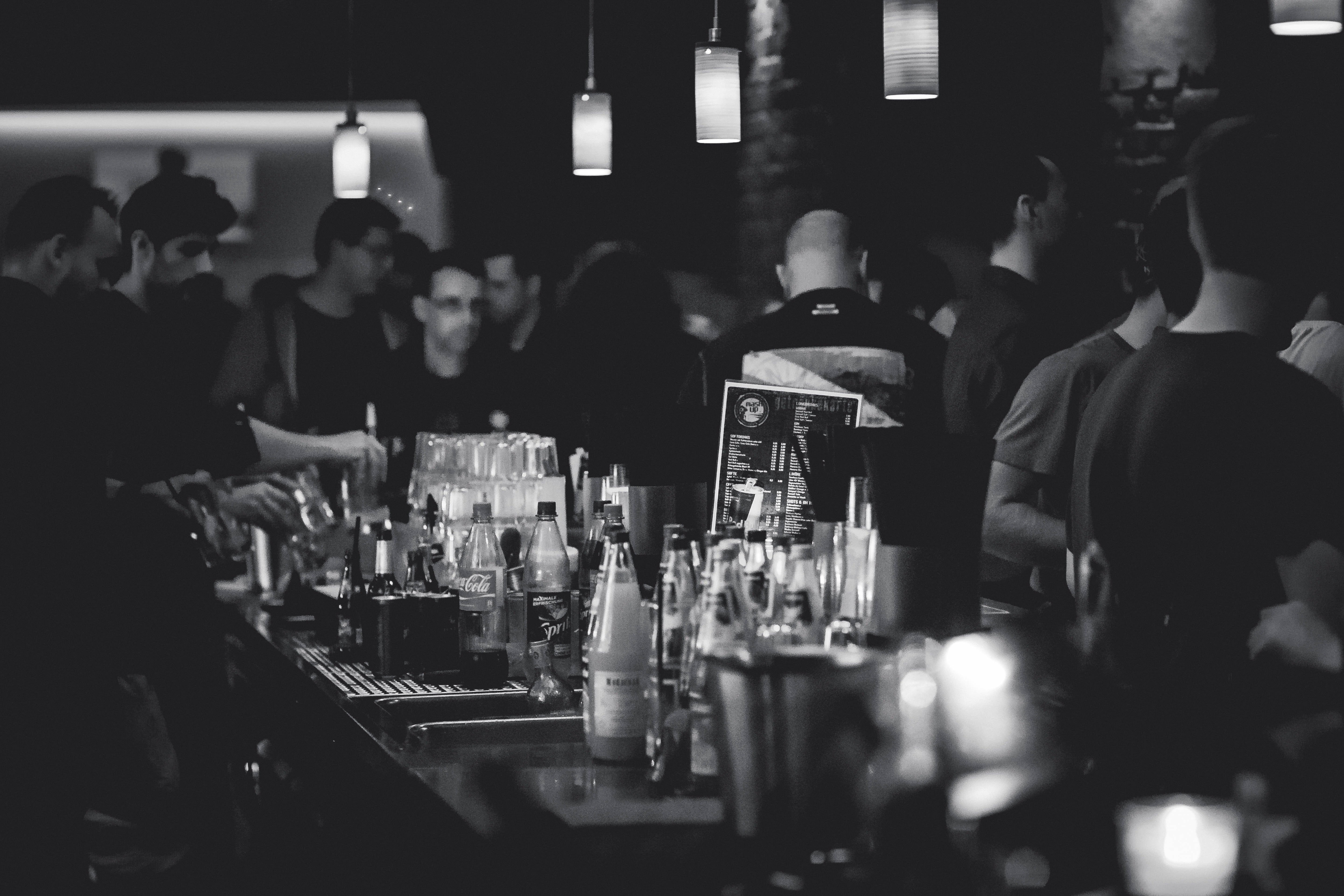 Black and white photo of a busy bar. | Pexels/ Pixabay