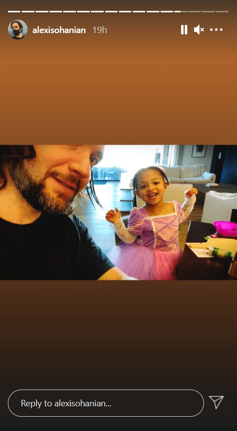 A selfie of Alexis Ohanian with his daughter, Olympia smiling in a pink dress. | Photo: Instagram/Alexisohanian