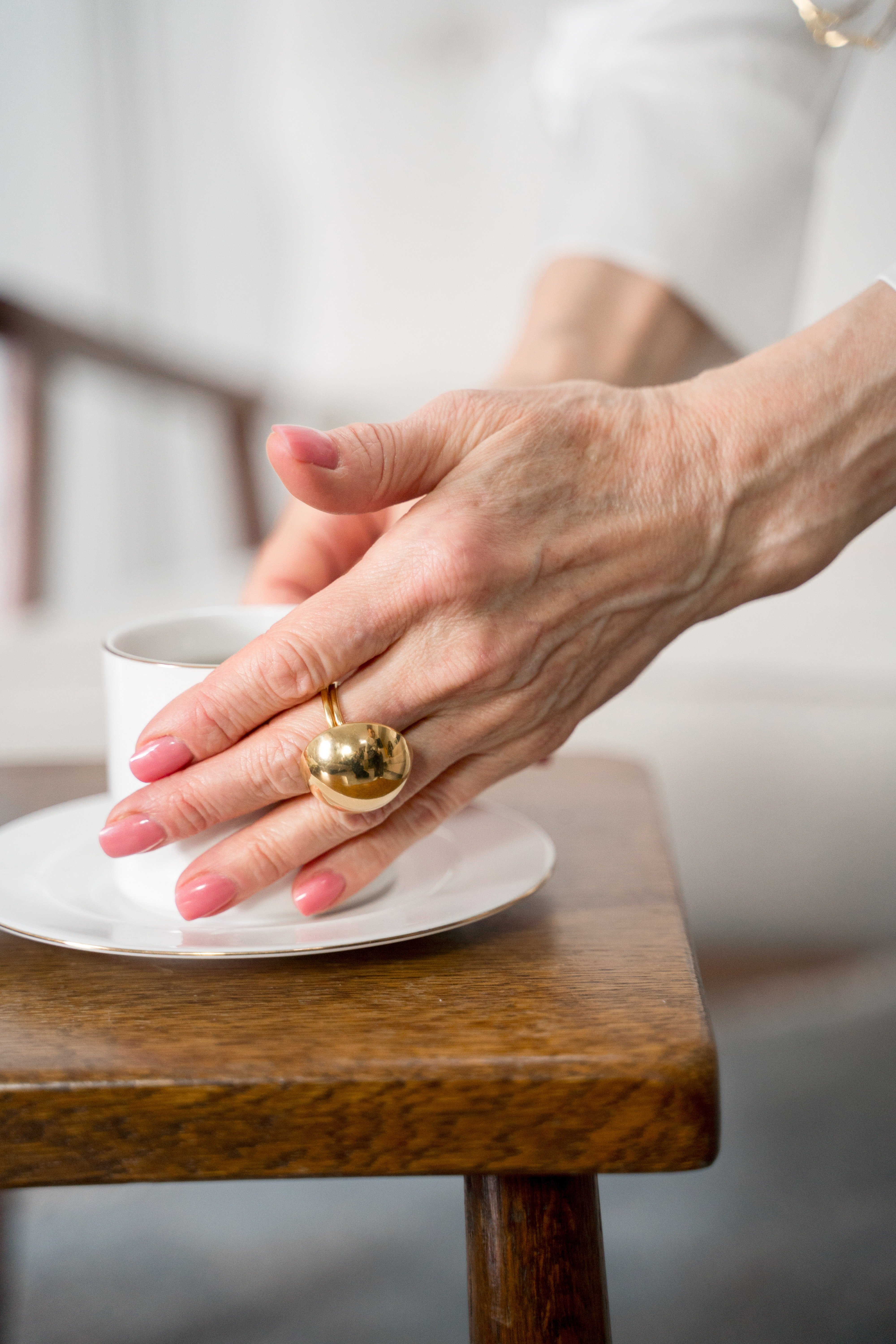 Olivia accidentally dropped her ring inside Joshua's cup. | Source: Pexels