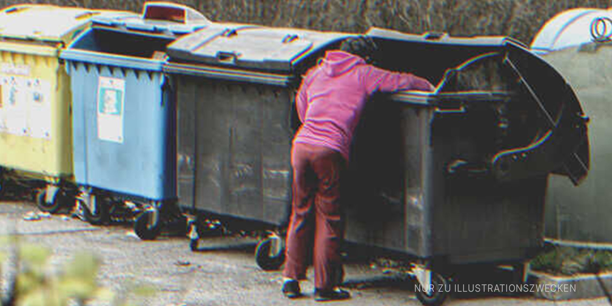 Frau wühlt durch Müll | Quelle: Shutterstock