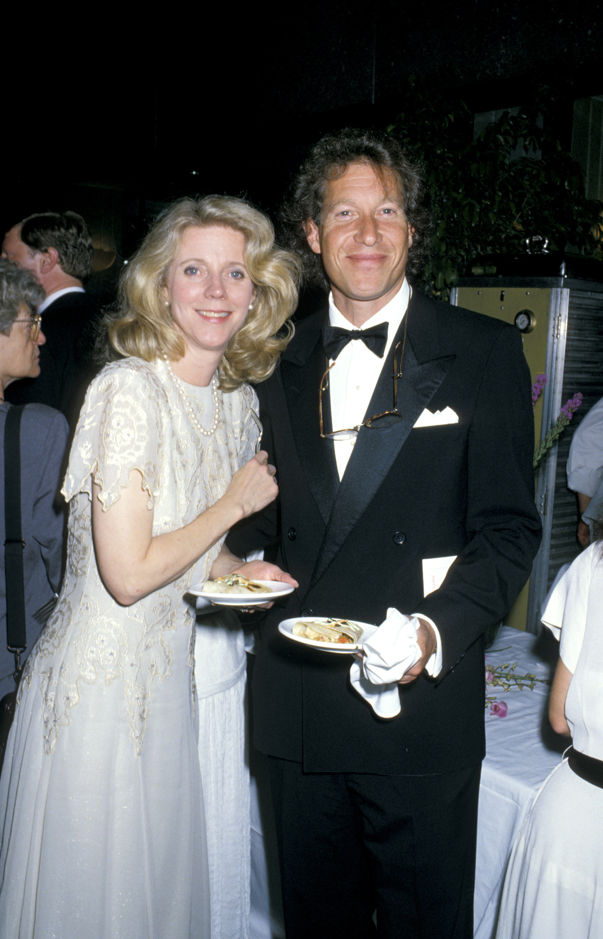 The actress pictured with her husband at Rockefeller Center in New York on June 6, 1988 | Source: Getty Images