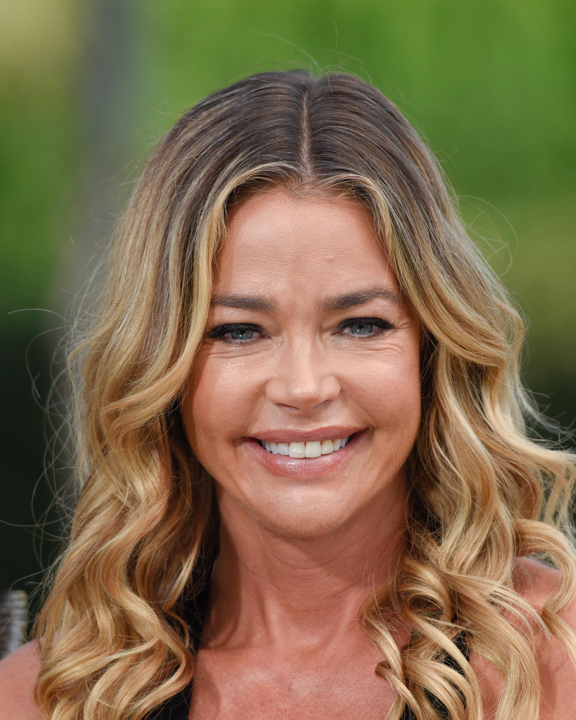 The actress visits "Extra" at Universal Studios Hollywood on August 13, 2018, in Universal City, California. | Source: Getty Images