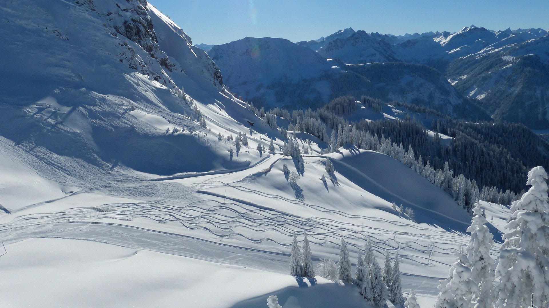 Backcountry skiing | Source: Pixabay