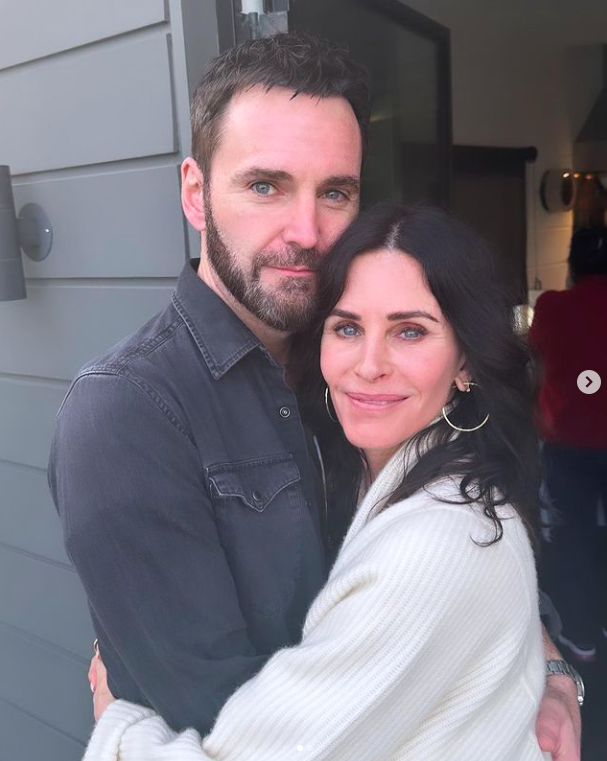 Johnny McDaid and Courteney Cox posing for a picture posted on April 10, 2023 | Source: Instagram/courteneycoxofficial