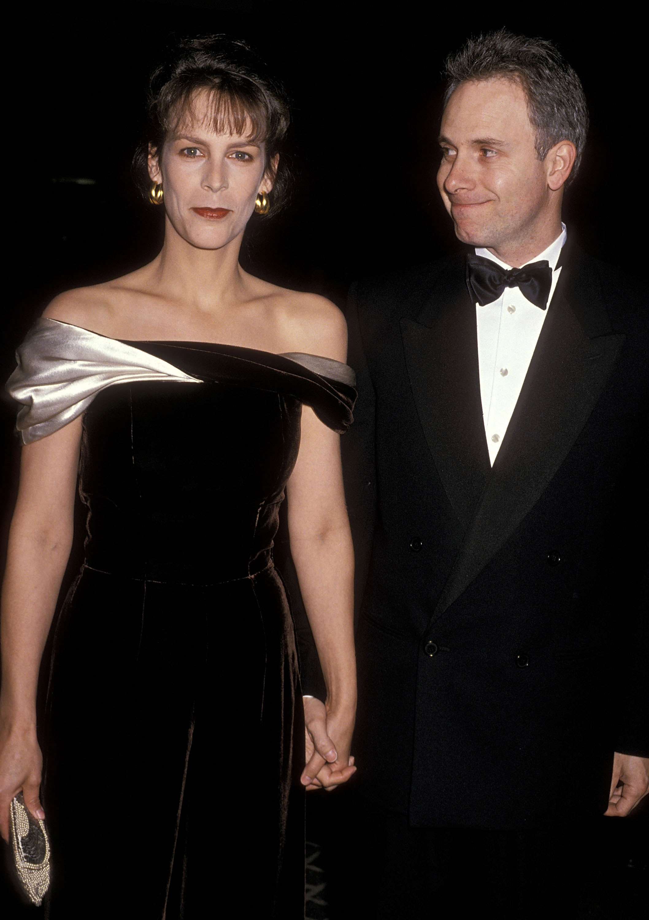 Jamie Lee Curtis and Christopher Guest attend the 47th Annual Golden Globe Awards at Beverly Hilton Hotel in Beverly Hills, California on January 20, 1990. | Source: Getty Images