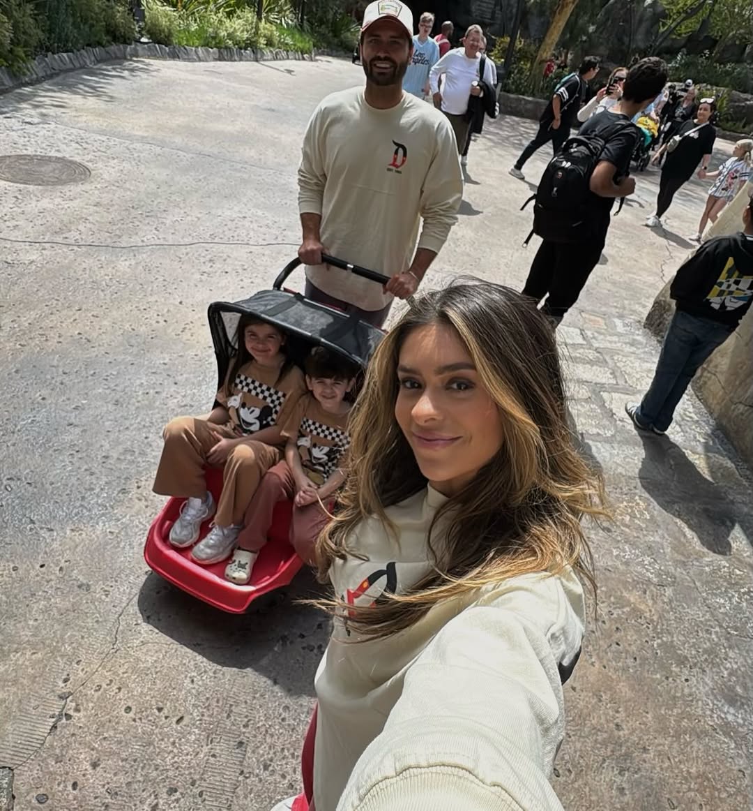 Dakota Mortensen and Taylor Frankie Paul with their children, from a post dated March 31, 2025 | Source: Instagram/taylorfrankiepaul