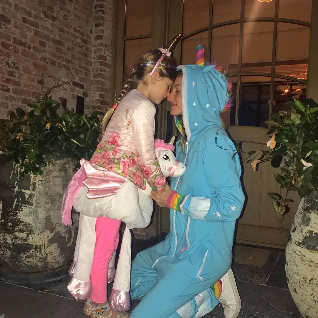 Gisele Bündchen and her daughter from a post dated November 1, 2018. | Source: Instagram/gisele